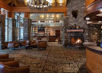 Royal Canadian Lodge hotel thumbnail 2