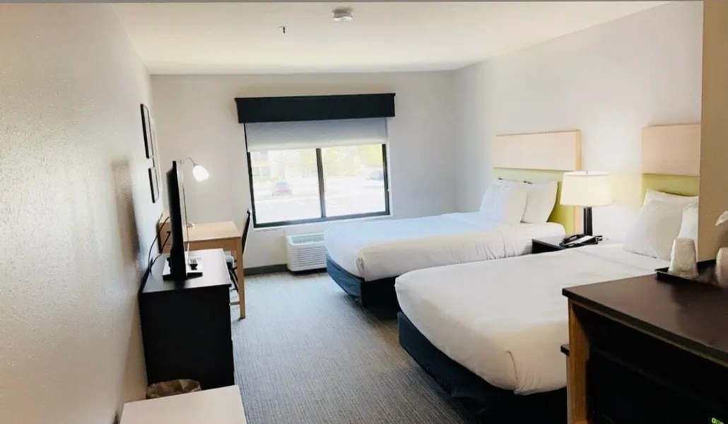 Country Inn & Suites by Radisson, Appleton Airport - Fox River Mall Area hotel detail image 6