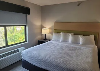 Country Inn & Suites by Radisson, Appleton Airport - Fox River Mall Area hotel thumbnail 8