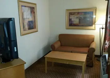 Holiday Inn Express Hotel & Suites Jenks by IHG hotel thumbnail 4