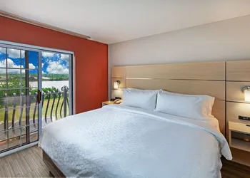 Holiday Inn Express Hotel & Suites Jenks by IHG hotel thumbnail 7