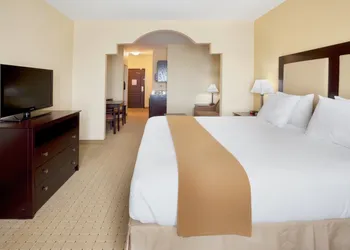 Holiday Inn Express & Suites Georgetown by IHG hotel thumbnail 2