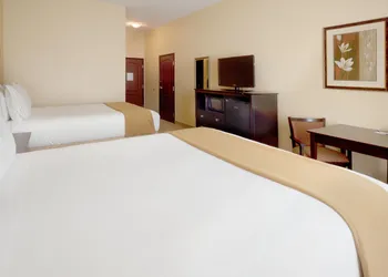 Holiday Inn Express & Suites Georgetown by IHG hotel thumbnail 4