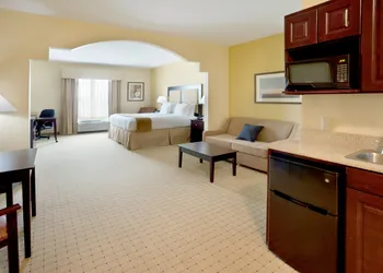 Holiday Inn Express & Suites Georgetown by IHG hotel thumbnail 5