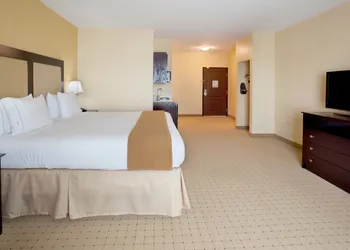 Holiday Inn Express & Suites Georgetown by IHG hotel thumbnail 6