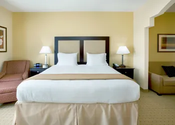 Holiday Inn Express & Suites Georgetown by IHG hotel thumbnail 7