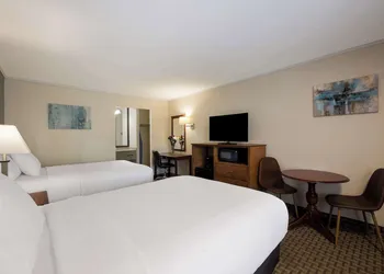 SureStay Plus by Best Western Woodbury Inn hotel thumbnail 7