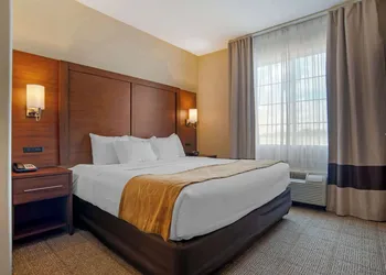 Comfort Suites Alexandria North hotel thumbnail 5