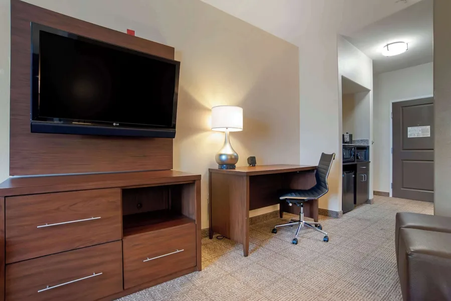 Comfort Suites Alexandria North hotel detail image 6