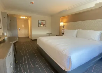 Holiday Inn Victoria Elk Lake by IHG hotel thumbnail 3
