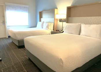 Holiday Inn Victoria Elk Lake by IHG hotel thumbnail 6