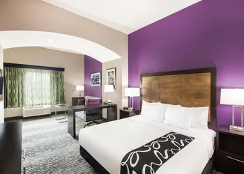 La Quinta Inn & Suites by Wyndham Baton Rouge Denham Springs hotel thumbnail 6