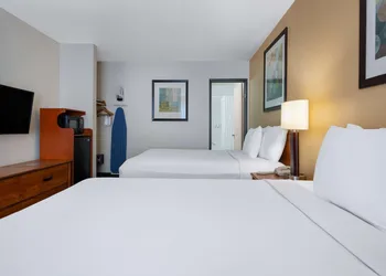Days Inn by Wyndham Encinitas Moonlight Beach hotel thumbnail 2