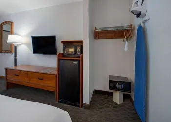 Days Inn by Wyndham Encinitas Moonlight Beach hotel thumbnail 6