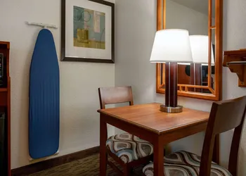 Days Inn by Wyndham Encinitas Moonlight Beach hotel thumbnail 7