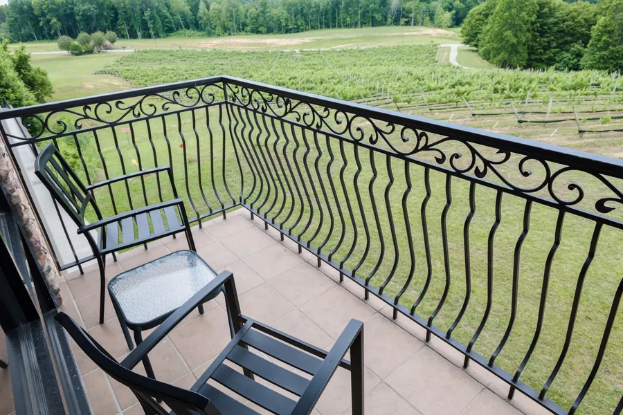 Holiday Inn Express & Suites Lexington NW-The Vineyard by IHG hotel detail image 6