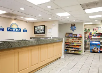 Days Inn by Wyndham Norfolk Airport hotel thumbnail 2