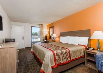 Days Inn by Wyndham Norfolk Airport hotel thumbnail 4