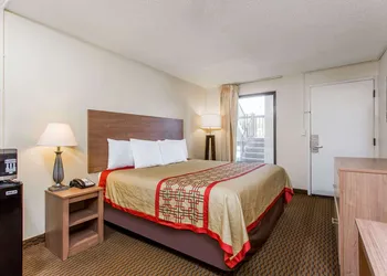 Days Inn by Wyndham Norfolk Airport hotel thumbnail 8