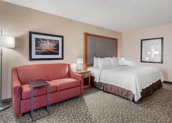 Best Western Plus Oak Harbor Hotel & Conference Center hotel thumbnail 6