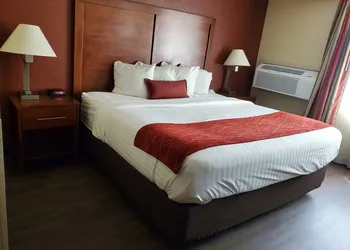 Ramada by Wyndham Downtown Spokane hotel thumbnail 5