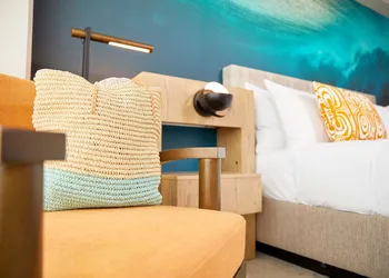 OUTRIGGER Waikiki Beachcomber Hotel hotel thumbnail 8