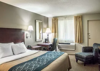 Comfort Inn Sandusky hotel thumbnail 3