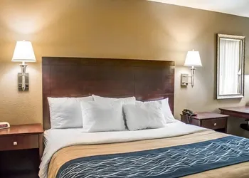 Comfort Inn Sandusky hotel thumbnail 4