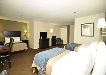 Comfort Inn Sandusky hotel thumbnail 5