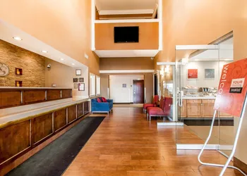 Comfort Suites Mattoon East hotel thumbnail 3
