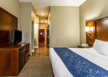 Comfort Suites Mattoon East hotel thumbnail 4