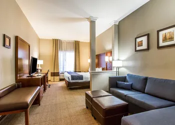 Comfort Suites Mattoon East hotel thumbnail 5