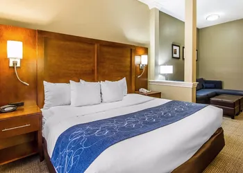 Comfort Suites Mattoon East hotel thumbnail 6