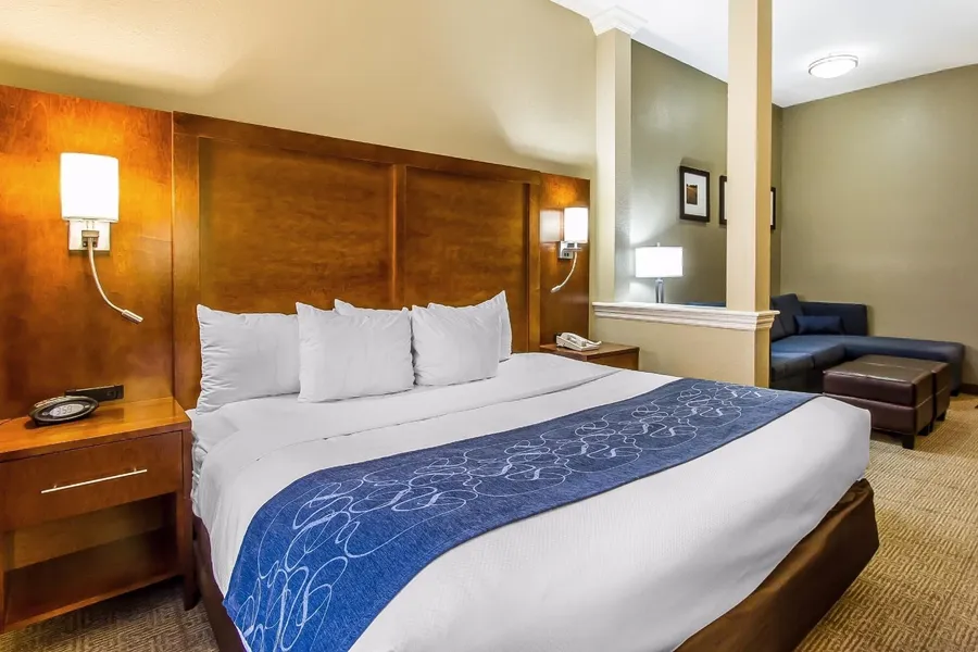 Comfort Suites Mattoon East hotel detail image 6