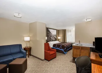 Super 8 by Wyndham Altoona hotel thumbnail 4