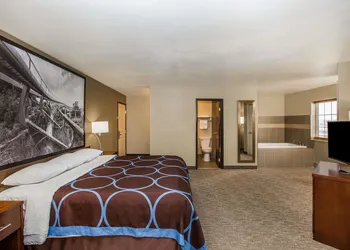 Super 8 by Wyndham Altoona hotel thumbnail 6