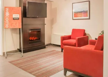 Comfort Inn South hotel thumbnail 2