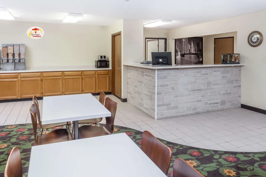 Super 8 by Wyndham Pekin/Peoria Area hotel detail image 2