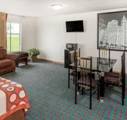 Super 8 by Wyndham Pekin/Peoria Area hotel detail image 3