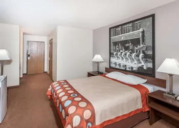 Super 8 by Wyndham Pekin/Peoria Area hotel thumbnail 7