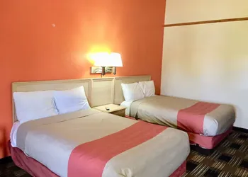 Red Carpet Inn North Chicago hotel thumbnail 2