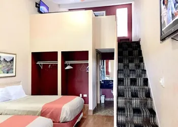 Red Carpet Inn North Chicago hotel thumbnail 4