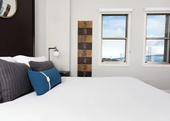 Harbor Court Hotel hotel thumbnail 8