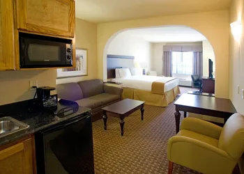 Holiday Inn Express & Suites Kingsville by IHG hotel thumbnail 3