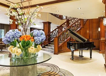 Crowne Plaza Knoxville Downtown University by IHG hotel thumbnail 2