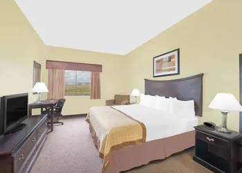 Baymont by Wyndham Snyder hotel thumbnail 5