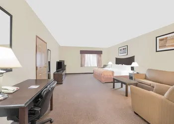 Baymont by Wyndham Snyder hotel thumbnail 6
