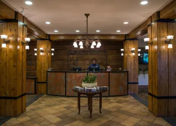 The Lodge at Mountaineer Square, A Vail Resorts Property hotel thumbnail 2
