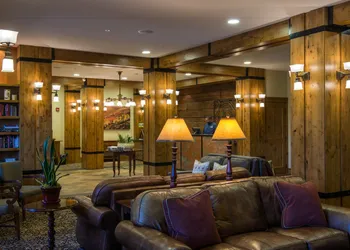 The Lodge at Mountaineer Square, A Vail Resorts Property hotel thumbnail 4