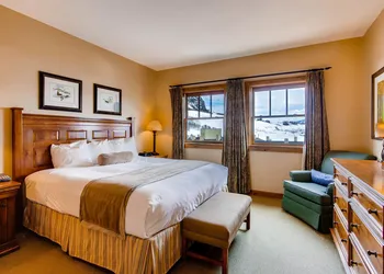The Lodge at Mountaineer Square, A Vail Resorts Property hotel thumbnail 5